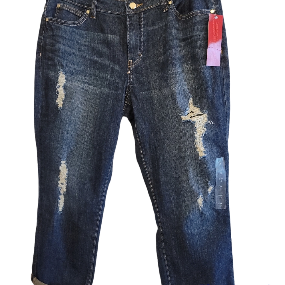 Jennifer Lopez distressed Capri jeans